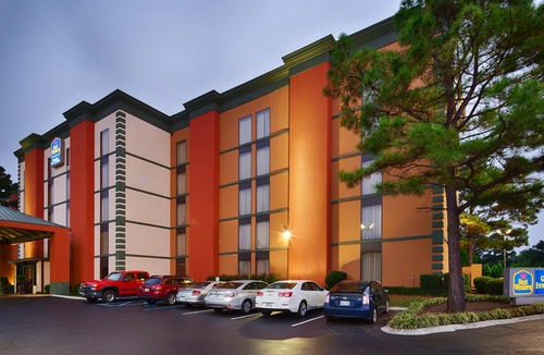 Ellendale Hotel | Best Western Plus Galleria Inn & Suites