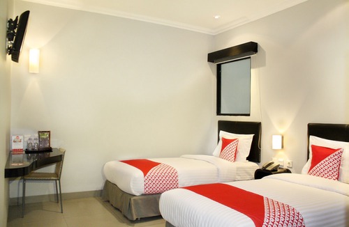 Mangga Besar Hotel | OYO 136 Manggis Inn