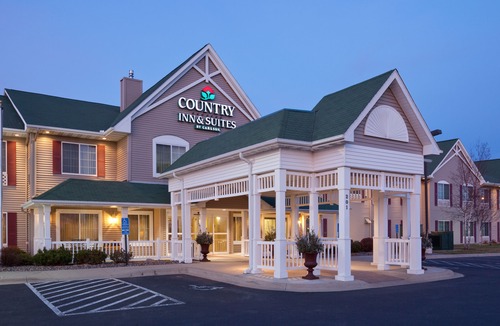 Willmar Hotel | Country Inn & Suites by Radisson, Willmar, MN
