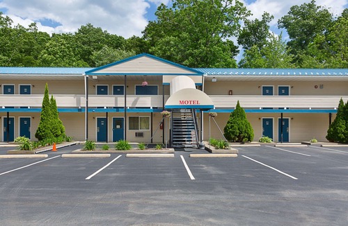 Milford Hotel | Rodeway Inn Milford - I-84