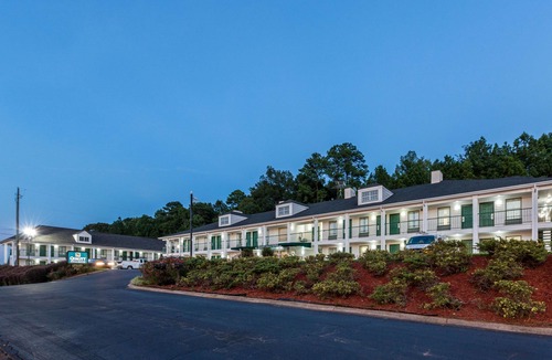 Greensboro Hotel | Quality Inn & Suites Near Lake Oconee