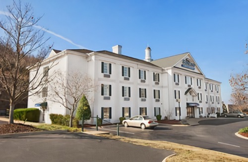 Columbia Hotel | Baymont by Wyndham Columbia Maury