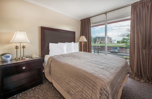 Burlington Hotel | Howard Johnson by Wyndham Burlington