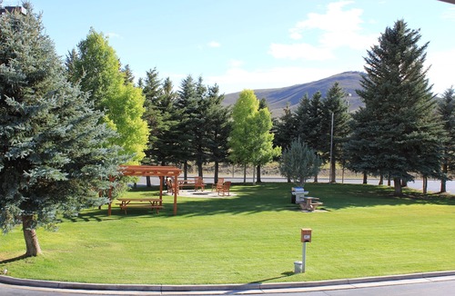 Gunnison Hotel | The Inn at Tomichi Village