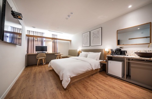 Gimpo Hotel | Gray Hotel