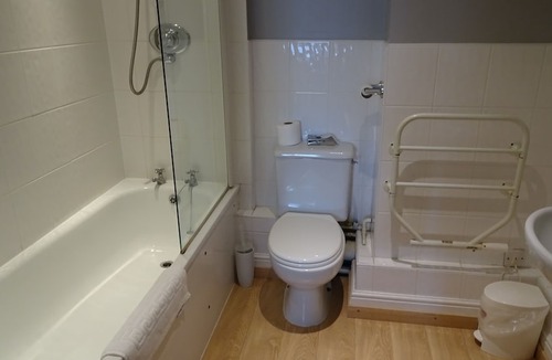 Penwood Hotel | The Furze Bush Inn