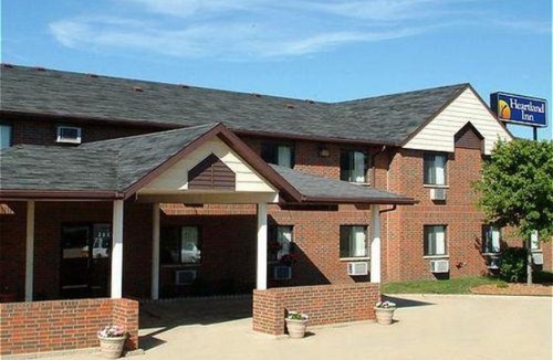Waterloo Hotel | Howard Johnson by Wyndham Waterloo/Cedar Falls