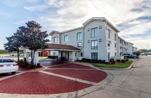 Del City Hotel | Econo Lodge