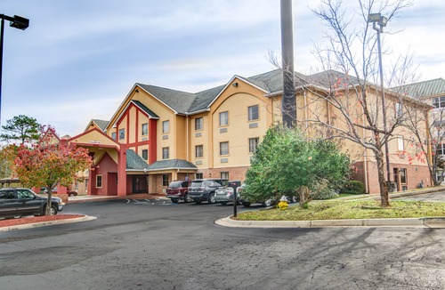 Macon Hotel | Comfort Inn & Suites Macon North I-75