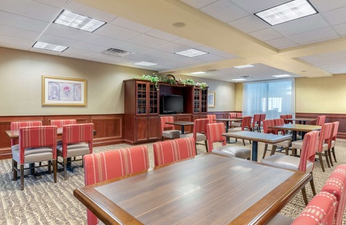 Findlay Hotel | Comfort Suites Findlay I-75