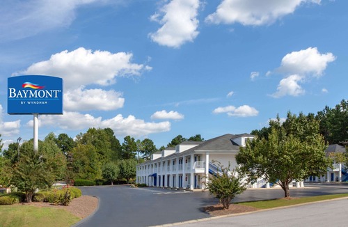 Greenwood Hotel | Baymont by Wyndham Greenwood
