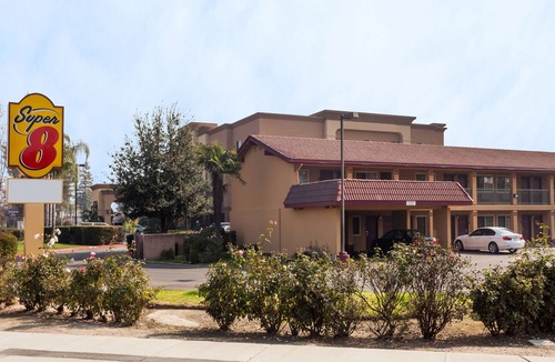 Visalia Hotel | Super 8 by Wyndham Visalia