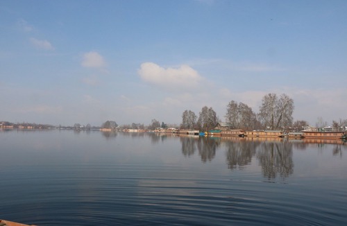 Nagin Bagh Hotel | New Golden Flower Heritage Houseboat