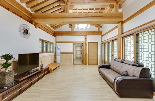 Nagan-myeon Hotel | MyeongGa Hanok Pension