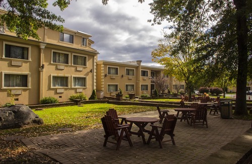 Town of Delaware Hotel | Villa Roma Resort and Conference Center