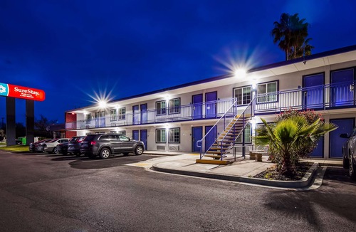 Woodlake Hotel | SureStay Plus Hotel by Best Western Sacramento Cal Expo