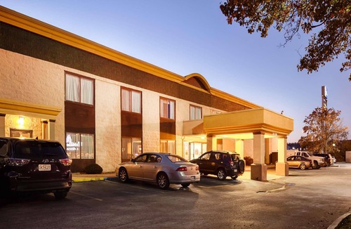 Barboursville Hotel | Best Western Huntington Mall Inn