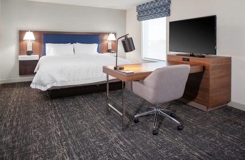 Burr Ridge Hotel | Hampton Inn & Suites Chicago-Burr Ridge