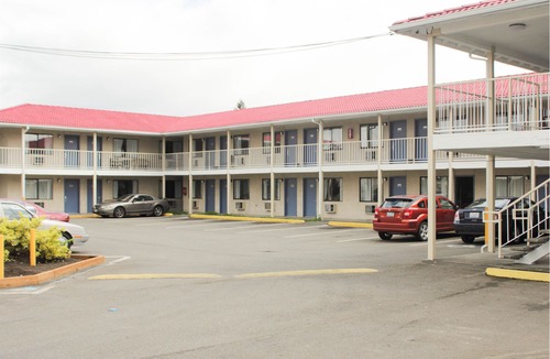 Monta Vista Hotel | Days Inn by Wyndham Lakewood South Tacoma