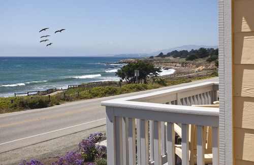 San Simeon Hotel | Pelican Inn & Suites