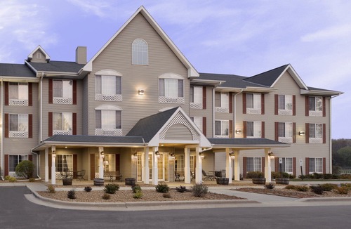 West Bend Hotel | Country Inn & Suites by Radisson, West Bend, WI