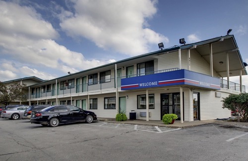 Greater South Side Hotel | Quality Inn & Suites des Moines Airport