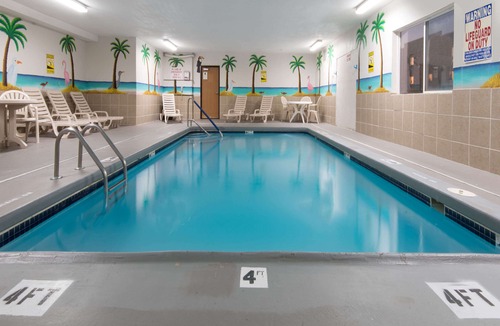 Waldron Hotel | Days Inn by Wyndham Kansas City International Airport