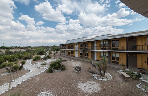 Tombstone Hotel | Landmark Lookout Lodge