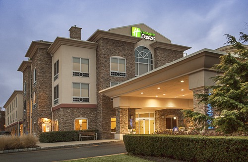 Riverhead Hotel | Holiday Inn Express Hotel & Suites East End, an Ihg Hotel