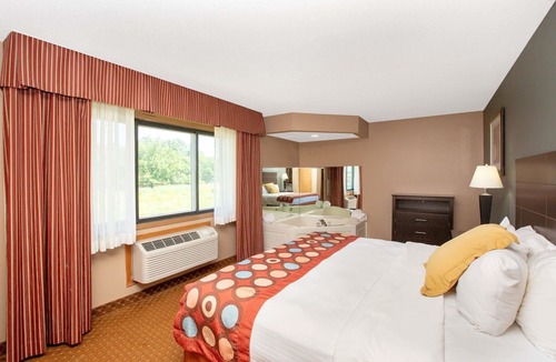 Oakdale Hotel | AmericInn by Wyndham Coralville