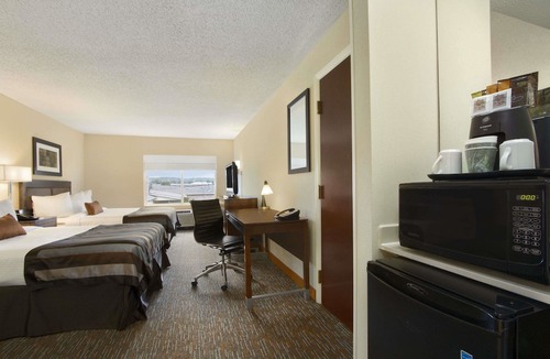 Twin Brook Hotel | Wingate by Wyndham - Chattanooga