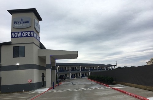 US 290 Hotel | Platinum Inn and Suites