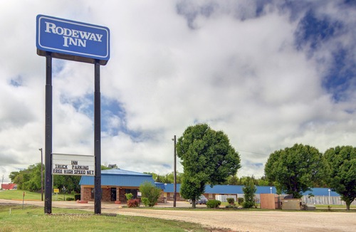 Gainesville Hotel | Rodeway Inn Gainesville I-35