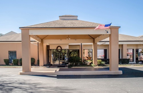 Northeast Pensacola Hotel | Quality Inn & Suites Pensacola Bayview