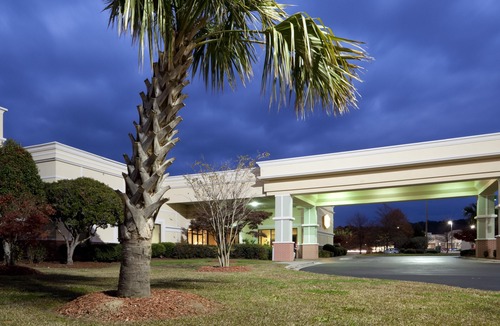 Lumberton Hotel | Holiday Inn Lumberton, an IHG Hotel