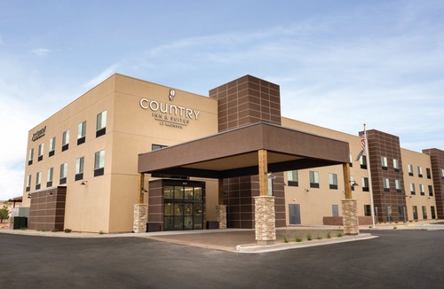 West Bend Hotel | Country Inn & Suites by Radisson, West Bend, WI