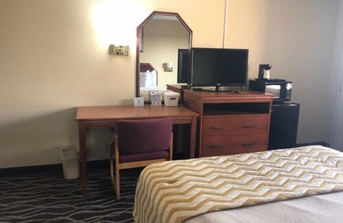 Terre Haute Hotel | Travelodge by Wyndham Terre Haute