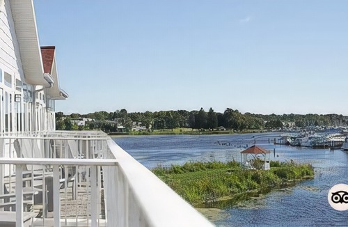 Montague Hotel | Weathervane Inn