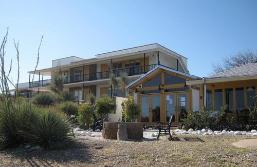 Tombstone Hotel | Landmark Lookout Lodge