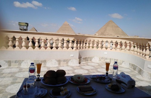 Giza Hotel | Queen Pyramids View Inn