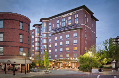 Coolidge Corner South Side Hotel | Courtyard by Marriott Boston Brookline