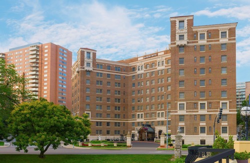 Country Club Plaza Area Hotel | The Raphael Hotel, Autograph Collection