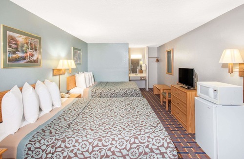 Farmer City Hotel | Days Inn by Wyndham Farmer City