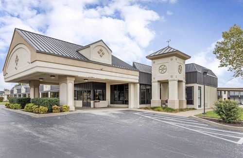 Pittsburg Hotel | Lamplighter Inn and Suites