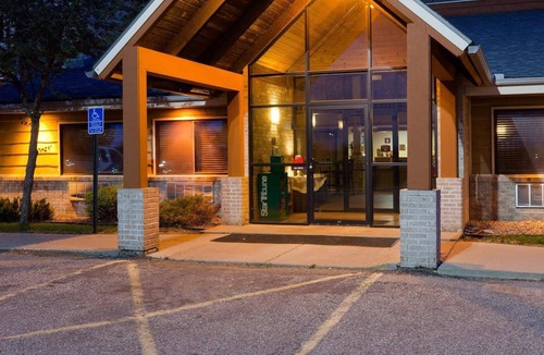 Blue Earth Hotel | AmericInn by Wyndham Blue Earth