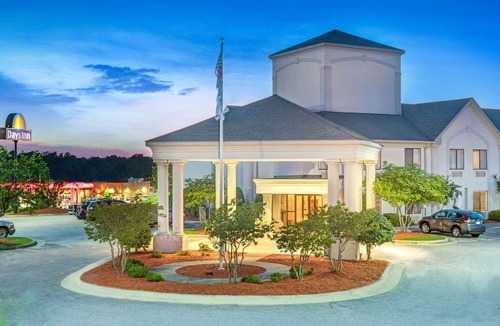 Louisburg Hotel | Days Inn by Wyndham Louisburg