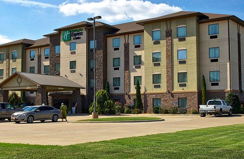 Heber Springs Hotel | Holiday Inn Express and Suites Heber Springs, an IHG Hotel