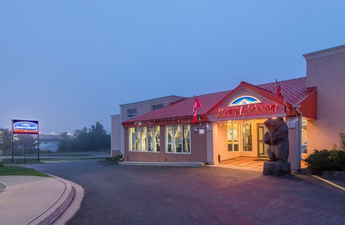 Gravenhurst Hotel | Howard Johnson by Wyndham Gravenhurst