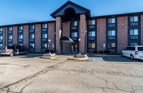 Elk Grove Village Hotel | Motel 6-Elk Grove Village, IL - O'Hare
