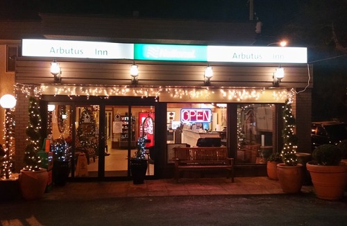 Burnside Hotel | Arbutus Inn